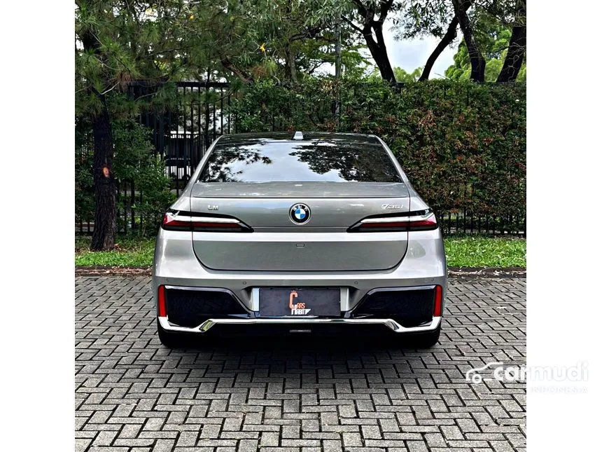 2023 BMW 735i M Sport Sedan
