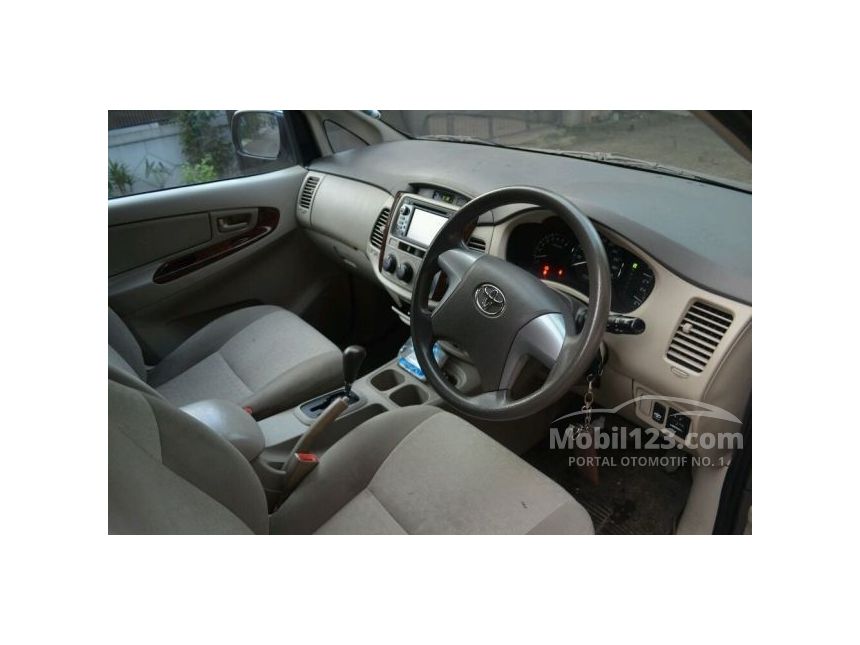 2011 Toyota Kijang Innova G MPV