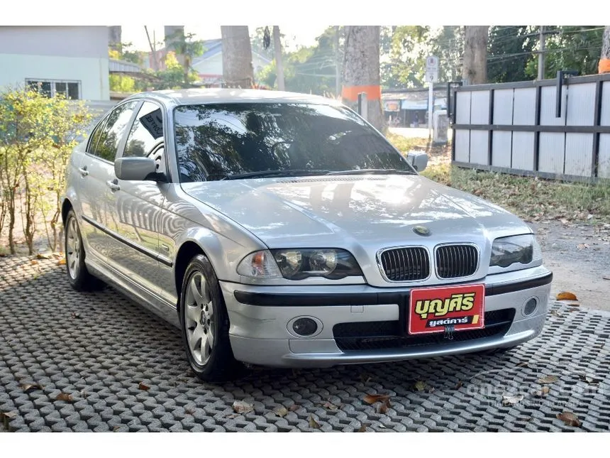 2002 BMW 318i Sedan