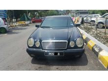1996 Mercedes-Benz E230 2.3 Sedan
