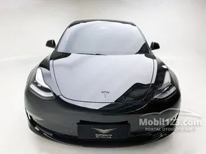 2020 Tesla Model 3 Standard Range Plus Sedan