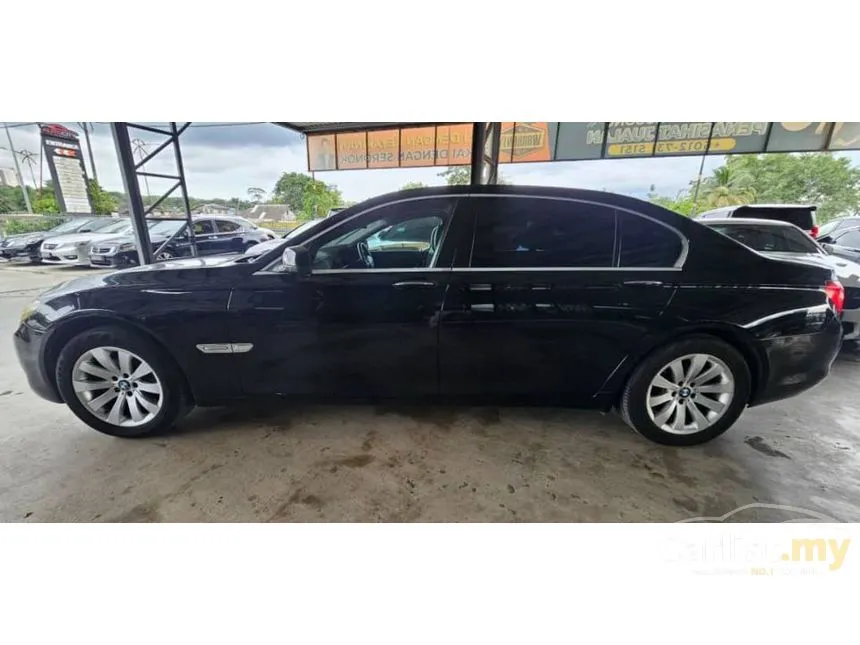 2010 BMW 730Li Sedan