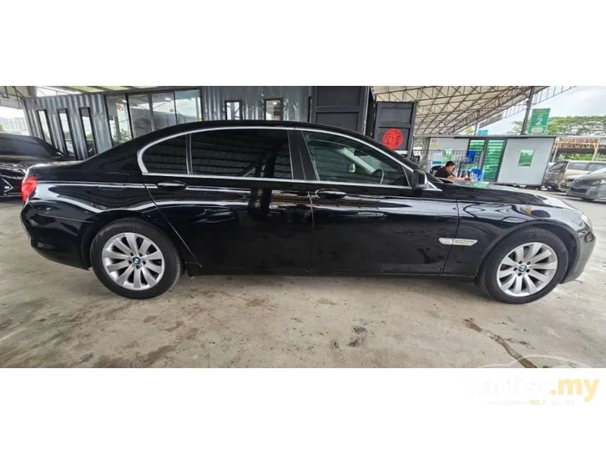 2010 BMW 730Li Sedan
