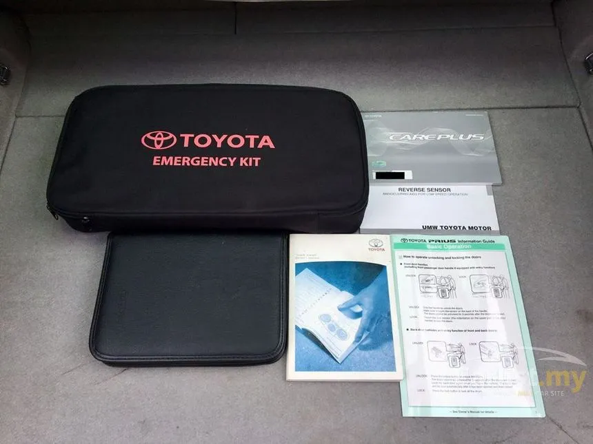2014 Toyota Prius Hybrid Luxury Hatchback