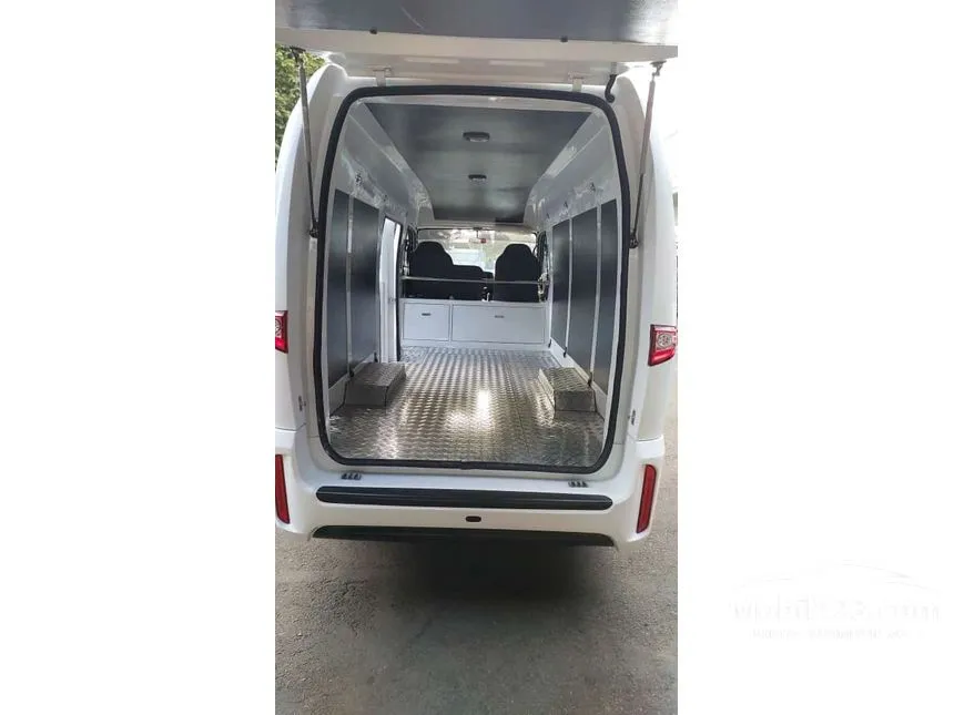 2025 Isuzu Traga Blindvan Van