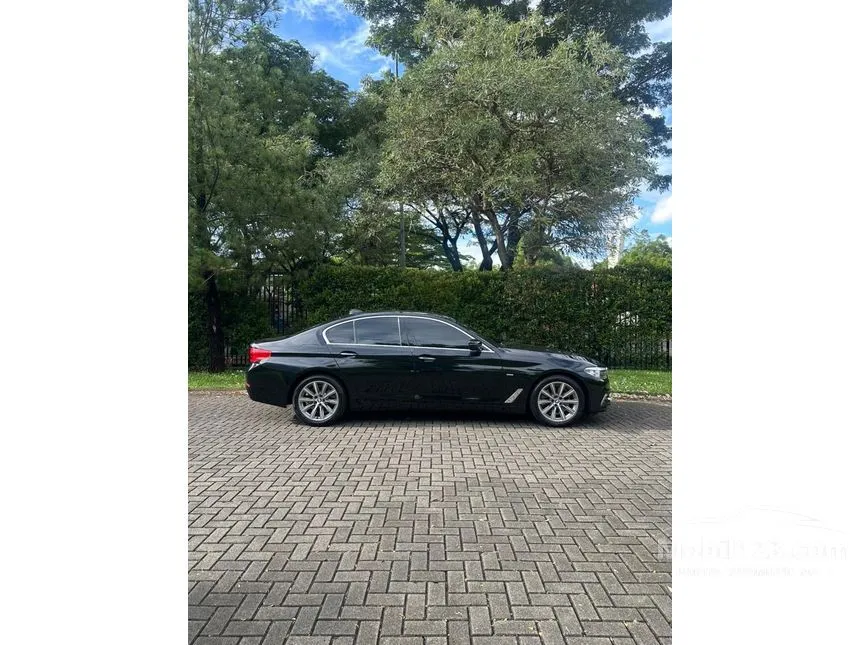 2018 BMW 520i Luxury Sedan