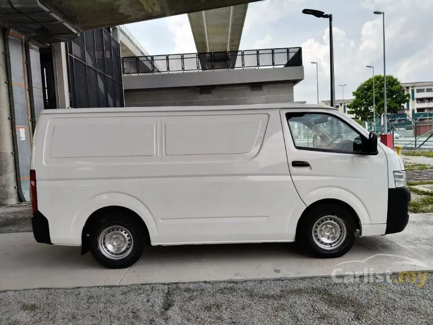 2018 Foton View C2 High Roof Window Van