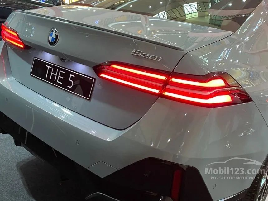 2025 BMW 520i M Sport Sedan