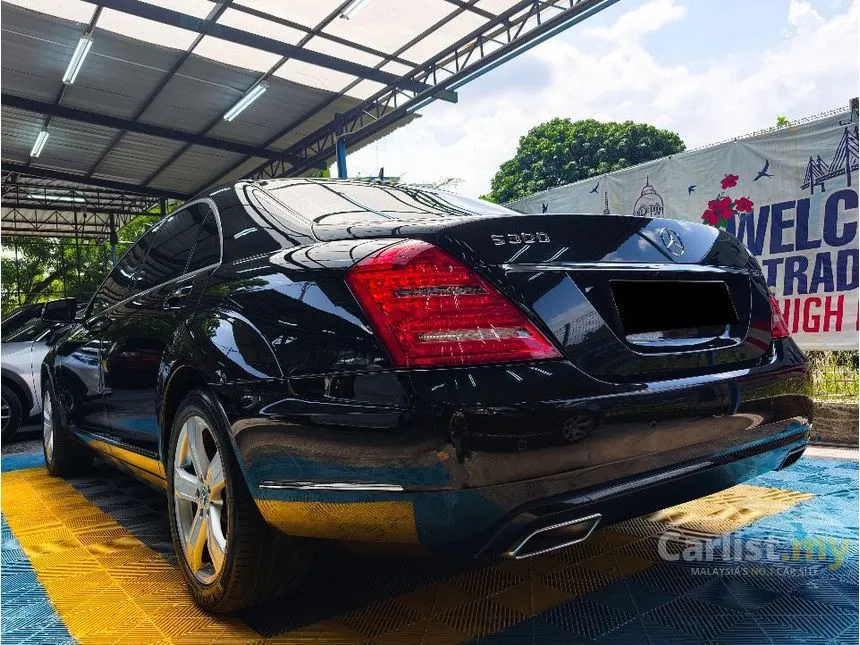 2011 Mercedes-Benz S300L Sedan