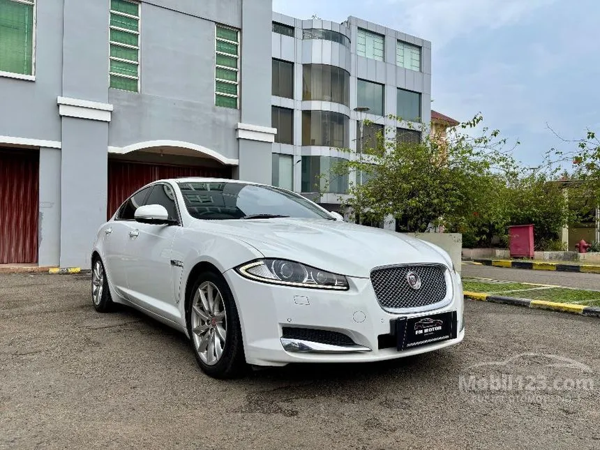 2015 Jaguar XF Premium Luxury Sedan