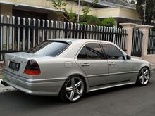 Super Sleek Mercedes-Benz C200 Automatic Elegance with AMG mods