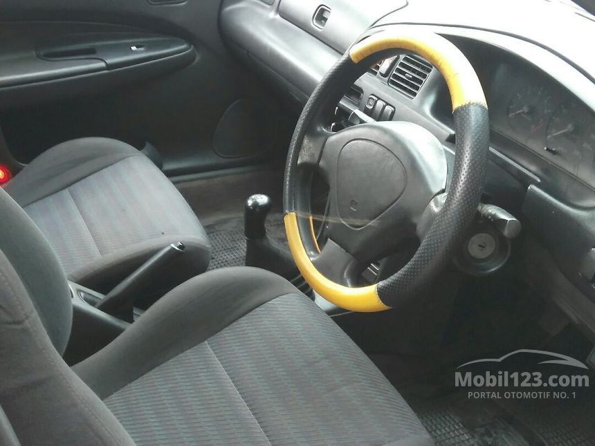 1995 Mazda 323 Interplay MT Sedan