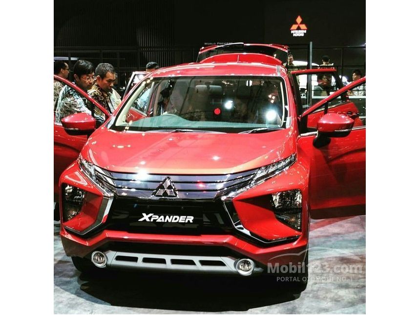  Gambar  Interior  Mitsubishi Expander Tipe Sport Kombinasi 