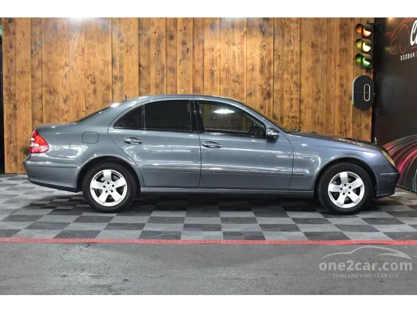 2006 Mercedes-Benz E200 Kompressor Elegance Sports Sedan