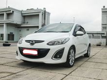 2011 Mazda 2 1.5 R Hatchback dp 10 it putih proses kredit bisa dibantu