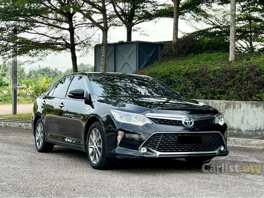 2017 Toyota Camry Hybrid Luxury Sedan