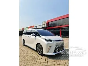 2023 Lexus LM 350h 2.5 4 Seater MPV