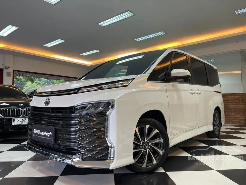 2022 Toyota Voxy Wagon