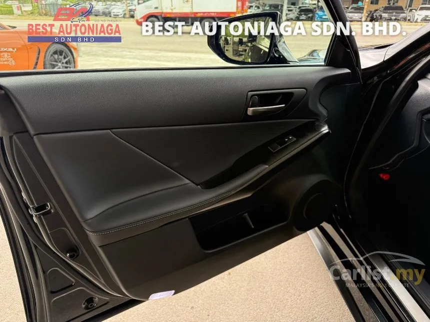 2023 Lexus IS 300 Version L Sedan