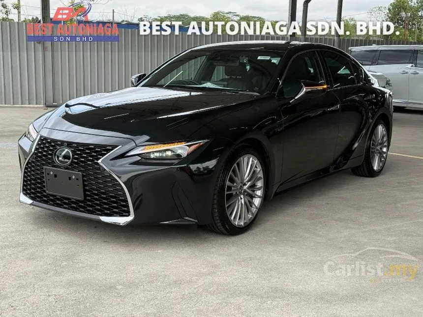 2023 Lexus IS 300 Version L Sedan