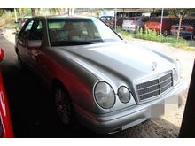 1998 Mercedes-Benz E240 2.4 Sedan (A)