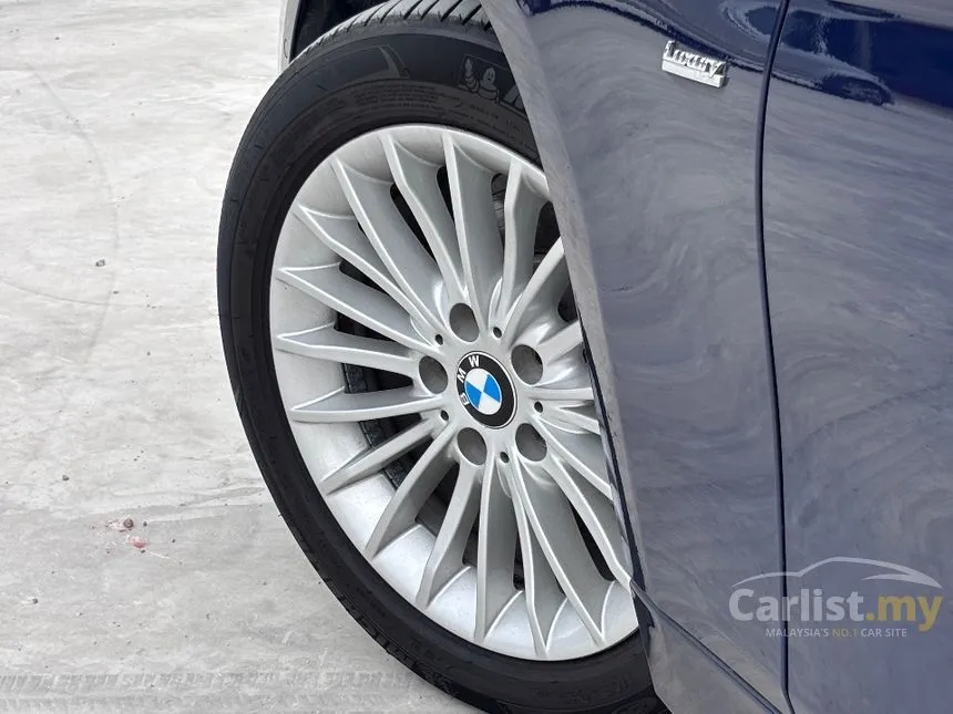 2018 BMW 318i Luxury Sedan