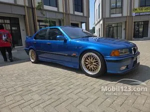 1998 BMW 323i 2.5 Sedan