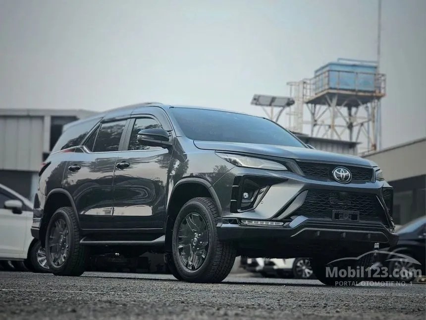 Jual Mobil Toyota Fortuner 2024 GR Sport TSS 2.8 di Jawa Timur Automatic SUV Abu