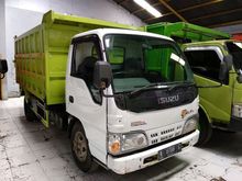 2015 Isuzu Elf 4.6 Trucks Dum Dump dijual di malang