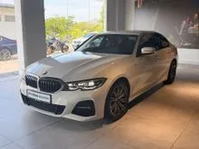 BMW PREMIUM SELECTION - BMW 330i 2022 With Low Milleage And Tiptop Condition
