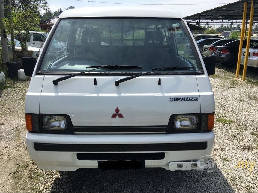 Mitsubishi Delica 2004 L300 MWB 2.5 in Penang Manual Van 