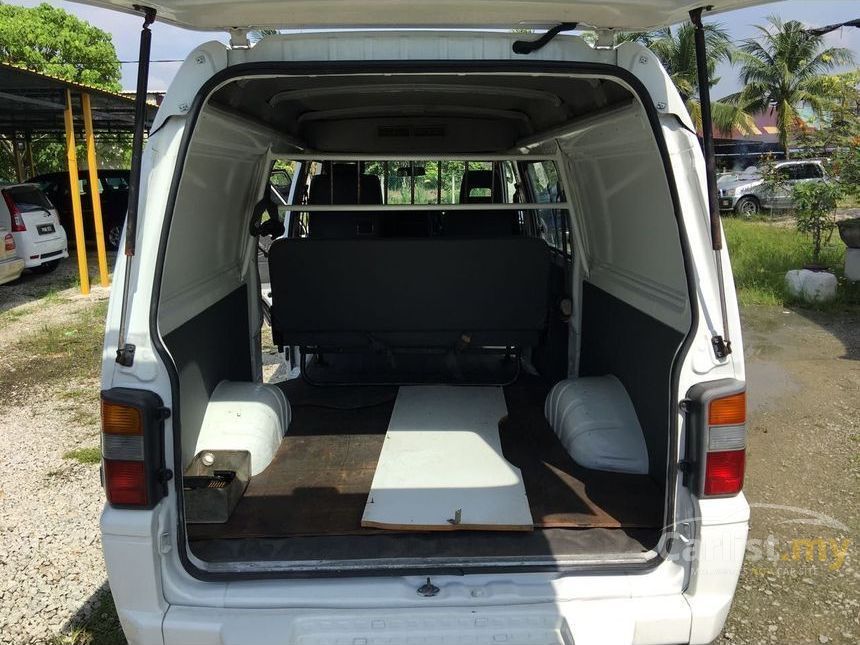 Mitsubishi Delica 2004 L300 MWB 2.5 in Penang Manual Van 