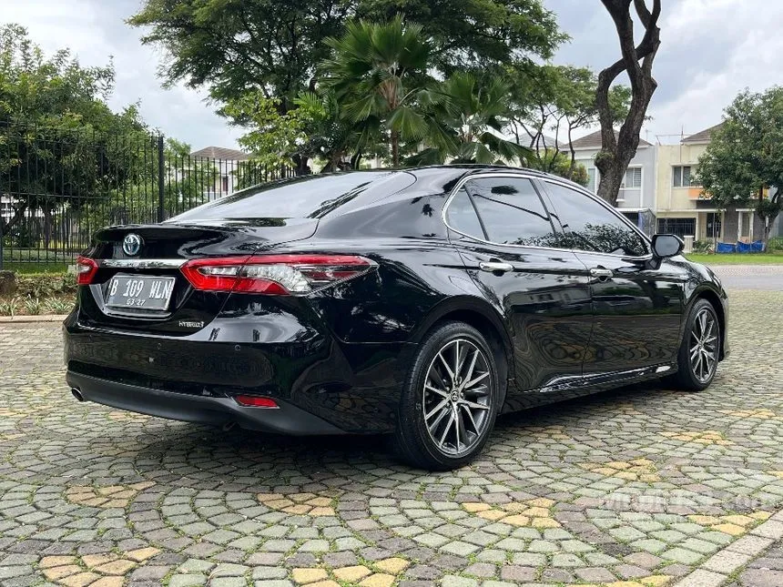 2022 Toyota Camry Hybrid Sedan