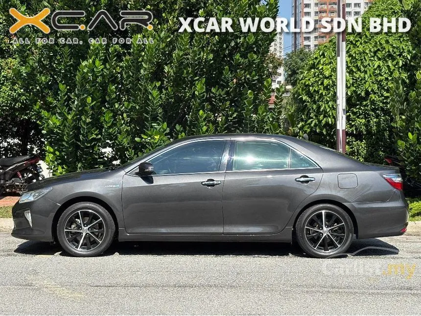 2016 Toyota Camry Hybrid Sedan