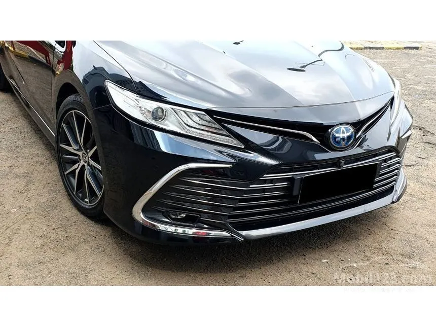 2022 Toyota Camry Hybrid Sedan