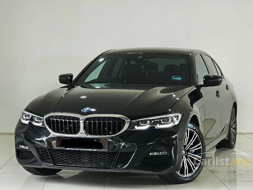 2022 BMW 330e M Sport Sedan