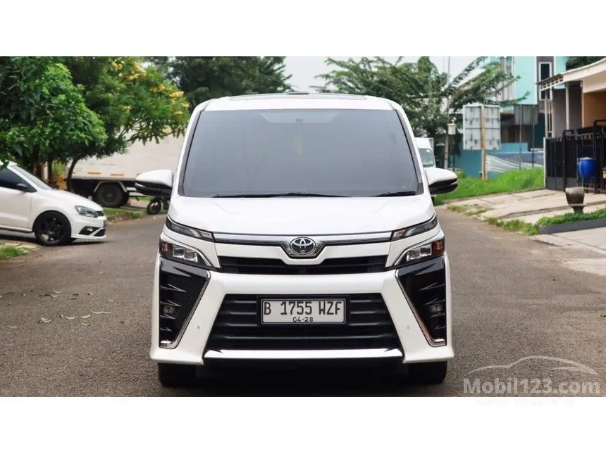 Jual Mobil Toyota Voxy 2018 2.0 di Banten Automatic Wagon Putih Rp 325.000.000