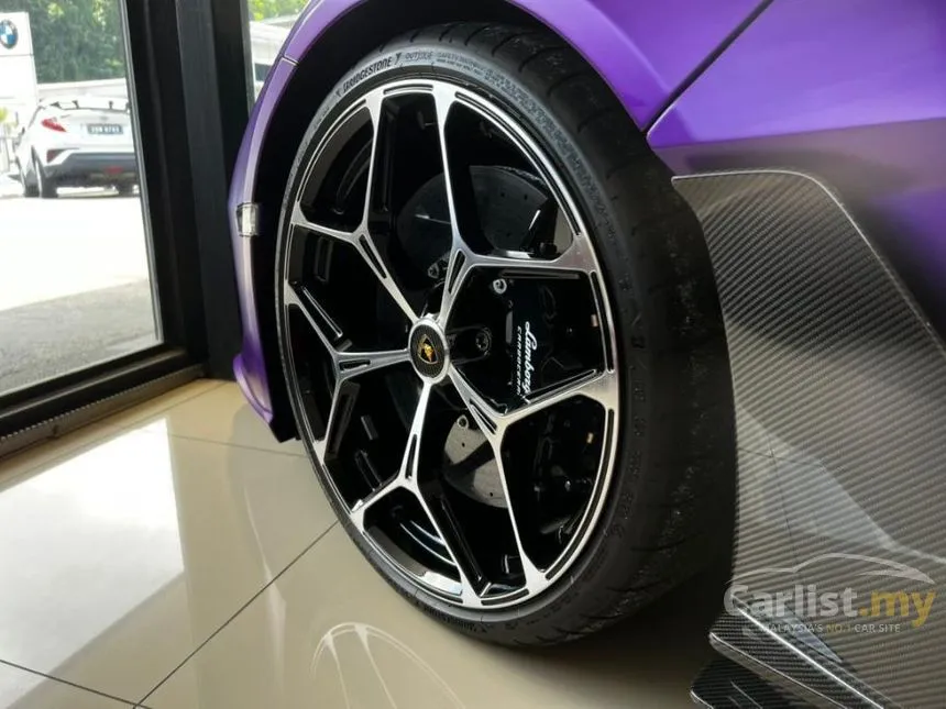 2024 Lamborghini Revuelto Coupe