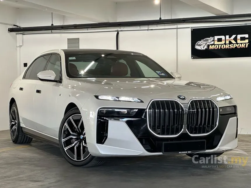 2023 BMW 750e xDrive Pure Excellence Sedan