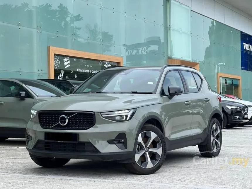 2025 Volvo XC40 B5 Plus SUV