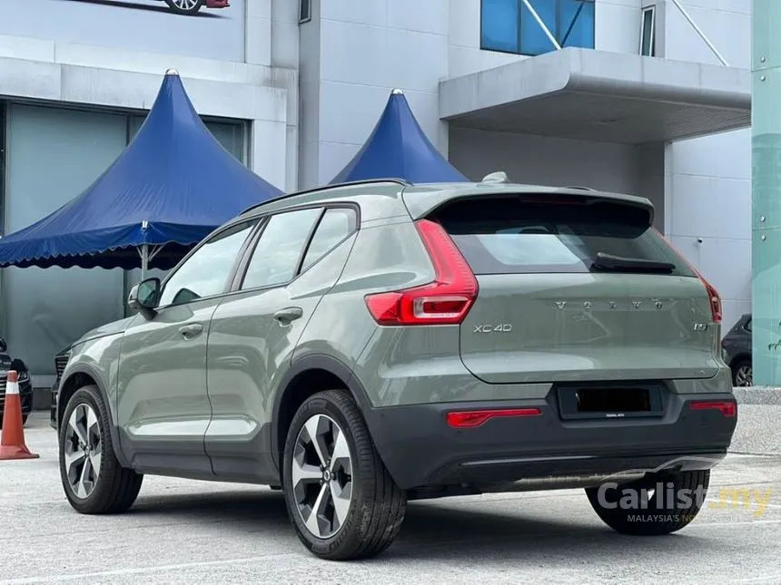 2025 Volvo XC40 B5 Plus SUV