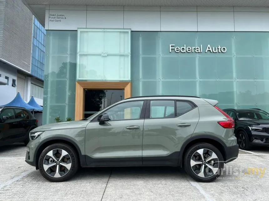2025 Volvo XC40 B5 Plus SUV