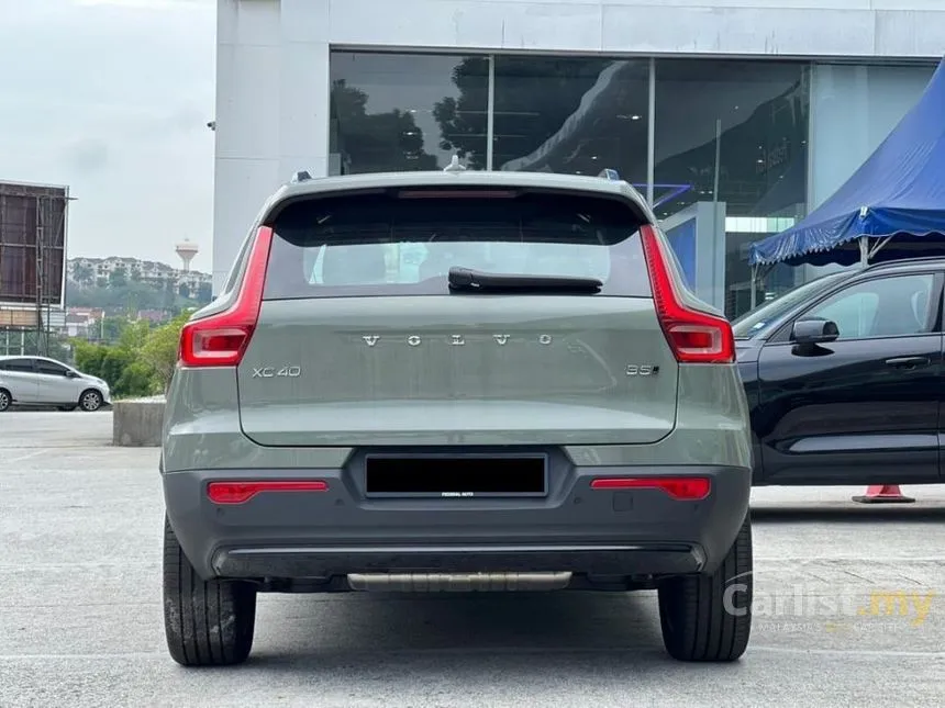 2025 Volvo XC40 B5 Plus SUV