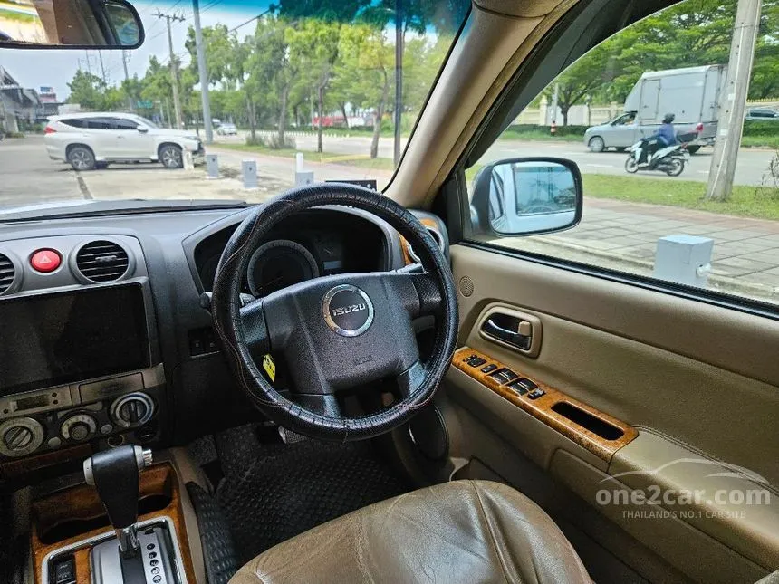 2011 Isuzu MU-7 Primo SUV