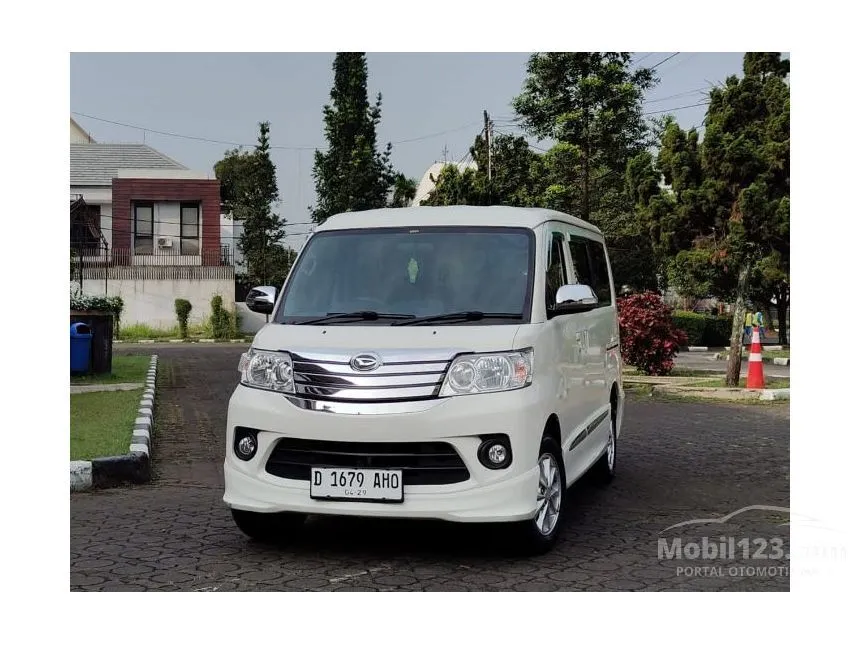 Jual Mobil Daihatsu Luxio 2019 X 1.5 di Jawa Barat Automatic MPV Putih Rp 195.000.000