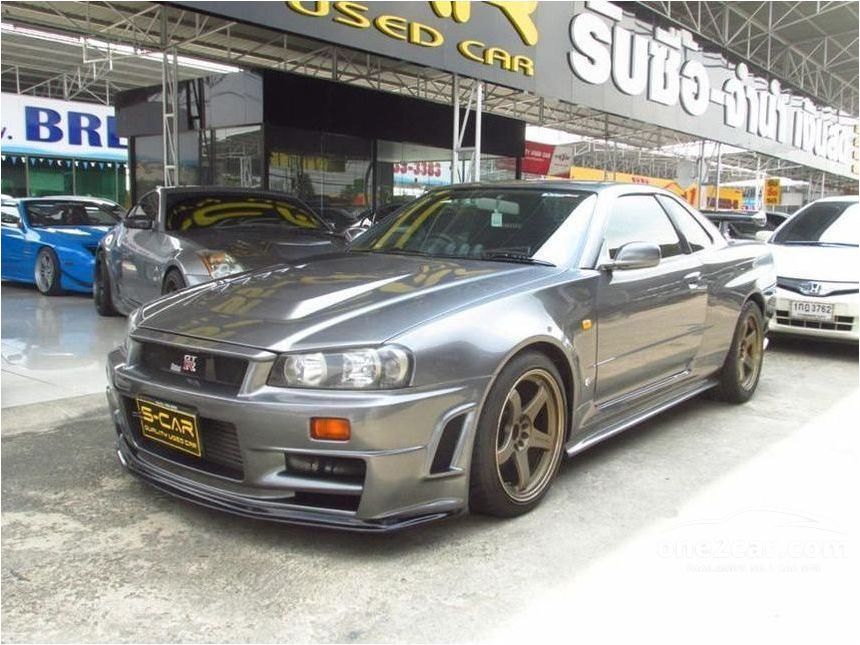 Nissan skyline 2010