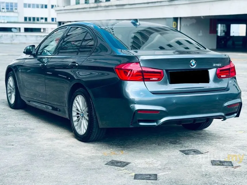 2018 BMW 318i Luxury Sedan