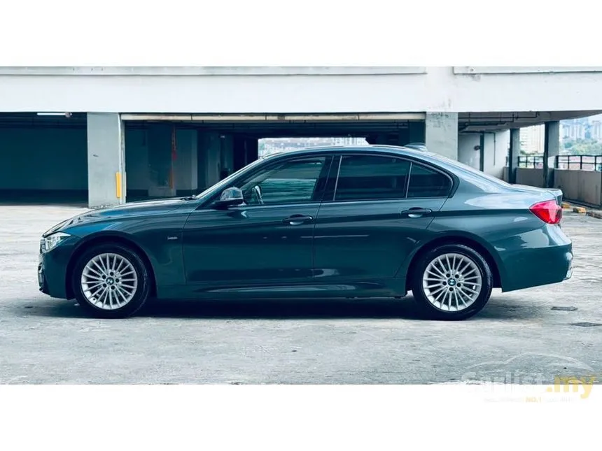 2018 BMW 318i Luxury Sedan