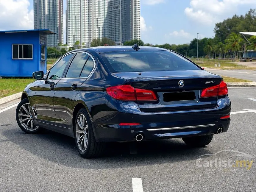 2021 BMW 520i Luxury Sedan