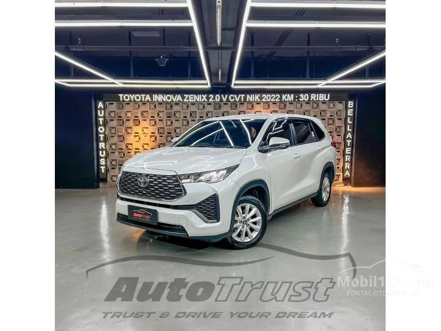 Jual Mobil Toyota Kijang Innova Zenix 2022 V HV 2.0 di Banten Automatic Wagon Putih Rp 368.000.000